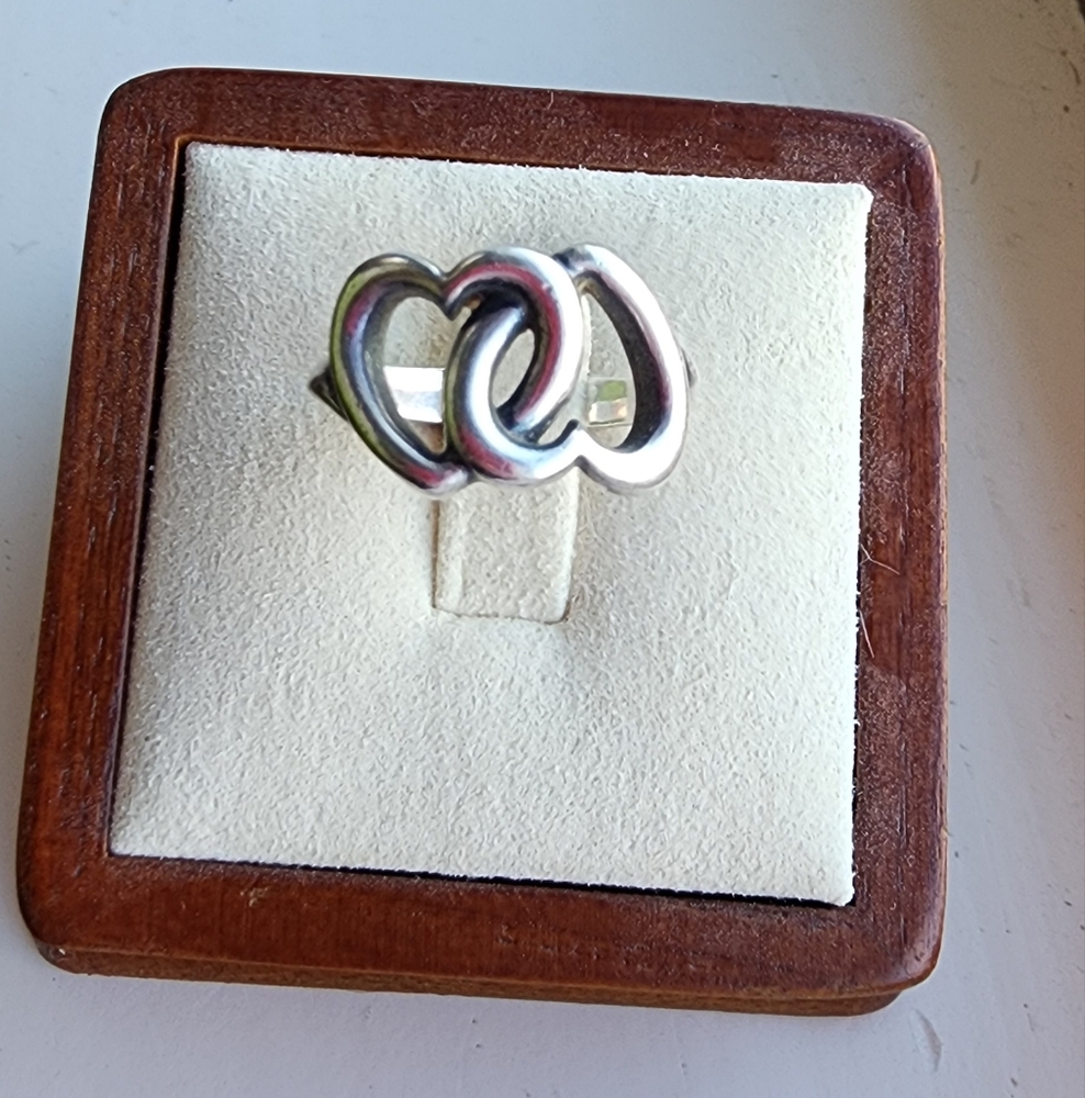 James Avery Double Heart ring 5.5